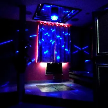 Lips Motel (Adults Only)-2